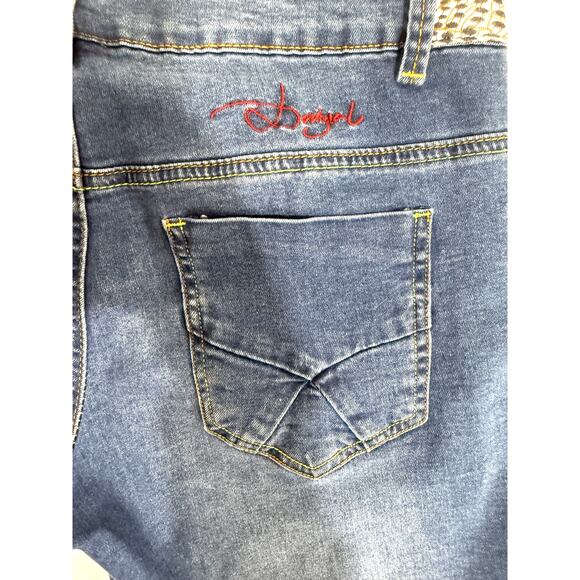 Desigual Beaded Patch Bermuda Denim Shorts – Size 28 - Picture 3 of 11